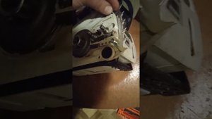 Ставим стальной зубчатый упор на бензопилу Штиль 180 для защиты корпуса пилы