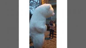 Мишка поздравляет в Мариуполе