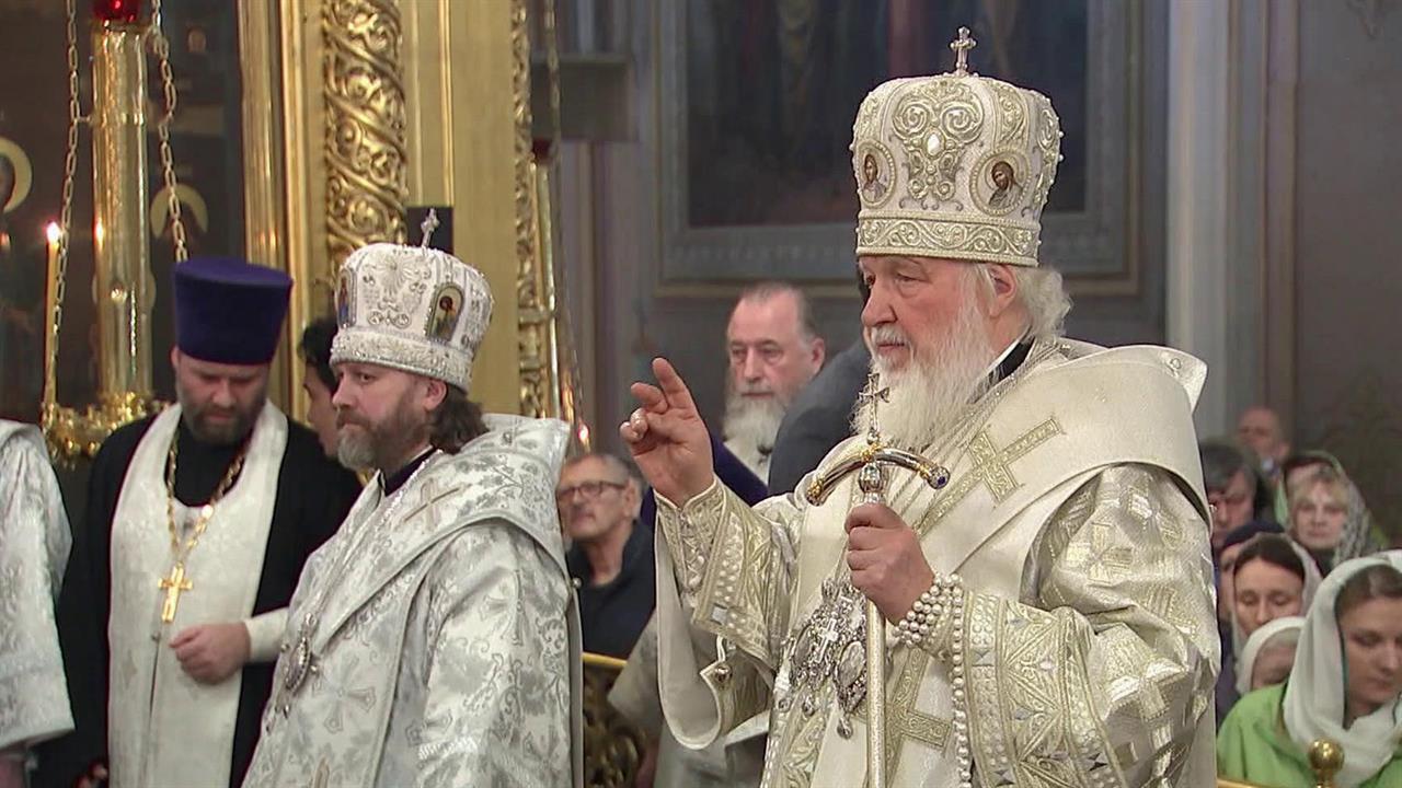 Русская православная церковь отмечает один из 12 г...праздников - Крещение Господне, или Богоявление