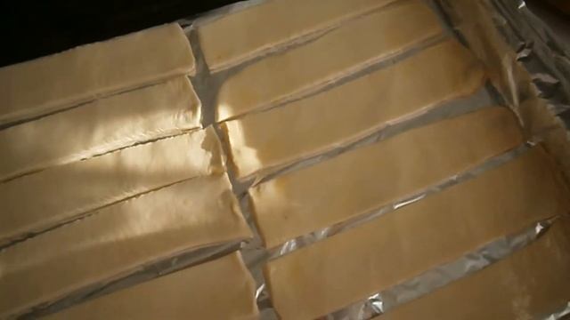 СЛОЁННЫЕ ЯЗЫЧКИ ЗАКУСОЧНЫЕ (вкусные и хрустящие) смотреть онлайн