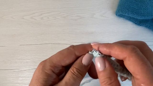Вязание спицами. Повязка на голову полой резинкой. Мастер класс#повязканаголову #пухнорки