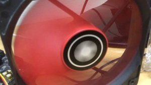 Сравнение бюджетных корпусных вентиляторов 120 мм Xilence xf039 vs Xilence xf044 вентилятор corsair