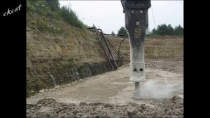 Работа экскаватора с гидромолотом H160Ds. Экскаватор CAT 345C.