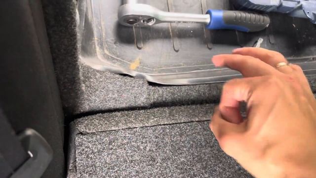 Заклинивание ремня безопасности Octavia A5 смотреть онлайн