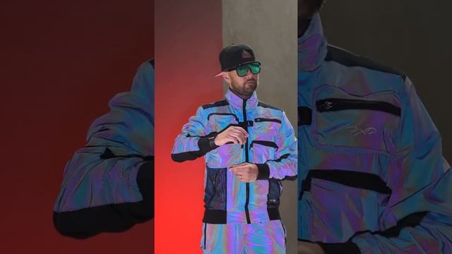 Bobble head robot… who needs one on their dashboard? смотреть онлайн