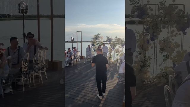 Свадебная вечеринка в загородном доме у озера на пирсе, только друзья, все из разных городов! Начал