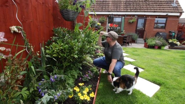 Adding a path and flower bed to our garden смотреть онлайн