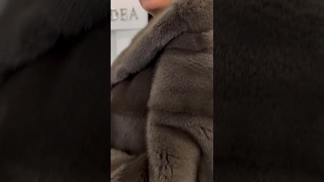 Классика как базовая модель Мерседеса всегда актуальна смотреть онлайн