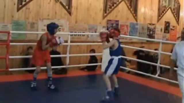 Боксёр-новичок выбил зуб. Крутынин vs Суворов смотреть онлайн