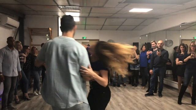 Lady Gaga ft. Bradley Cooper - Shallow | Brazilian Zouk Demo by Brian & Laetitia смотреть онлайн