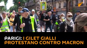 Parigi: i Gilet Gialli protestano contro Macron