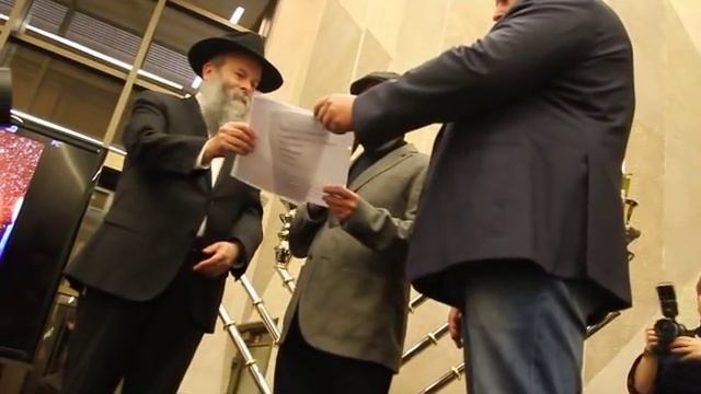 Геннадий Корбан вернулся в Днепр и зажег ханукальные свечи смотреть онлайн