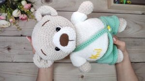 Мишка. Игрушка, связанная крючком.