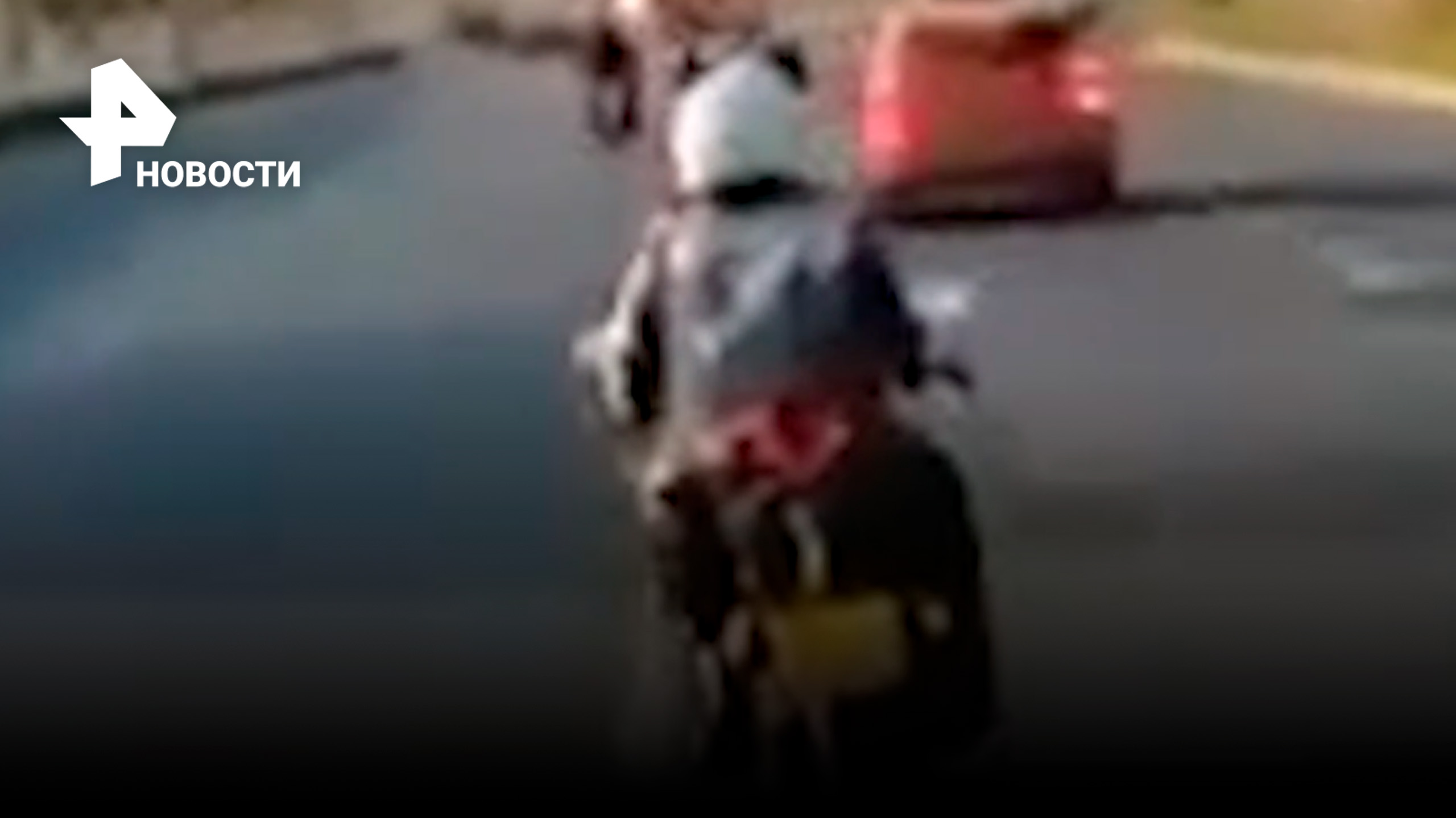 Перестроение по-азиатски: водитель авто необдуманным маневром травмировал девушку-мотоциклиста