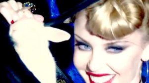 Кайли Миноуг — иллюзионистка