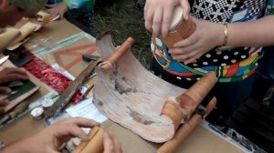 Мастер класс по изготовлению изделий из бересты  Ведущий Арсений Амосов