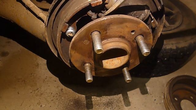 KIA Пиканто. Клин колеса. Регулировка ручника и ревизия колодок. смотреть онлайн