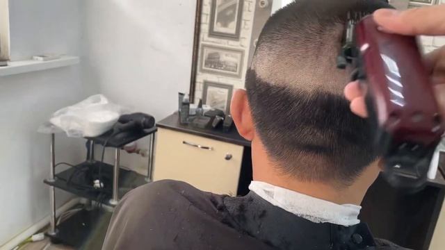 High fade.Высокий фейд. Короткая мужская стрижка. смотреть онлайн