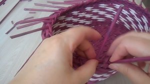 Внутренний бортик  шкатулки из газетных трубочек