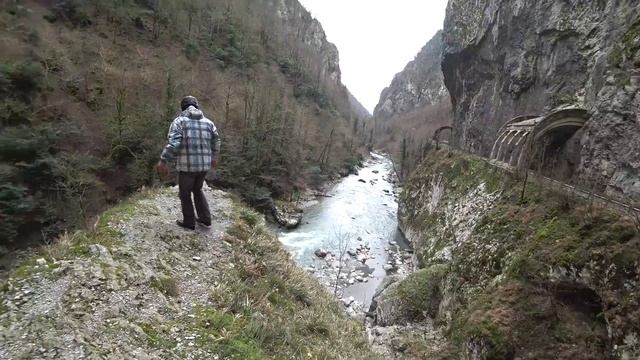Старая Краснополянская дорога, скальный участок смотреть онлайн