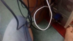 Как сделать так чтобы компьютерные провода не валялись на полу?