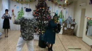 ПРИКОЛЬНЫЙ ВЫХОД ДЕДА МОРОЗА