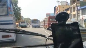 Автомобильное движение по Коломбо (Шри Ланка)