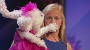 12-летняя девочка-чревовещатель и её кролик на шоу талантов
