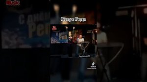 Любовь уходит с пожелтевшею листвой...