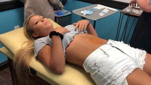 3 GIRLS GET THEIR BELLY BUTTON PIERCED! (FREAKOUT!)
