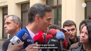 Sánchez responde a un grito de "que te vote Txapote" cuando iba a votar