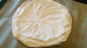 Торт «Павлова» с кремом из рикотты