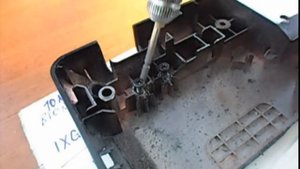 Восстановление крепления петли ноутбука на примере Lenovo G580