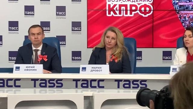 Выступает Александр ЮЩЕНКО руководитель ПРЕСС-СЛУЖБЫ КПРФ
