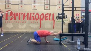 ПИР на разгибатели плеча стоя на четвереньках с рукой на скамье_боксе