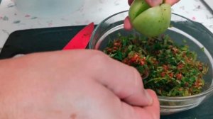 Зеленые квашенные помидоры с начинкой.