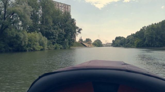 Отдых на Оби. Выходной на реке. Катаемся на лодке. Лето в Новосибирске. Лодка ПВХ. смотреть онлайн