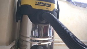 [Kärcher WD 6P] Vacuuming up black hose ?