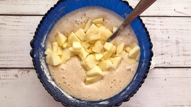 Шарлотка с яблоками из овсяной муки. Простые классические рецепты