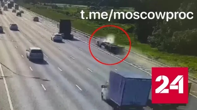 Камера сняла момент смертельной аварии на МКАД - Россия 24 