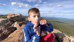 Игра на варгане на Зюраткуле, Богдан 9 лет