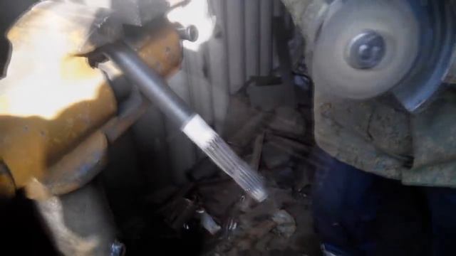 Укорачиваем мосты. Сборка минитрактора (Часть 1) смотреть онлайн