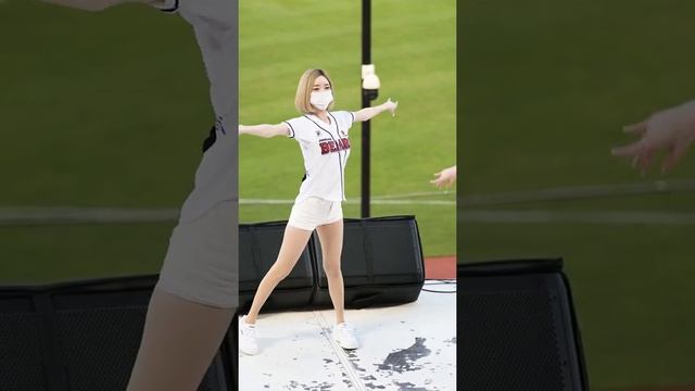 [서현숙TV] 방탄소년단 - Dynamite 세로 직캠 by@deuk hyeon смотреть онлайн