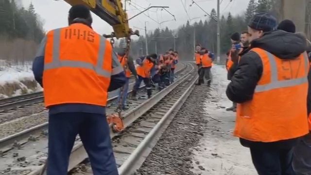 Смена плети машиной КЖТ на Московско-Рижской дистанции пути