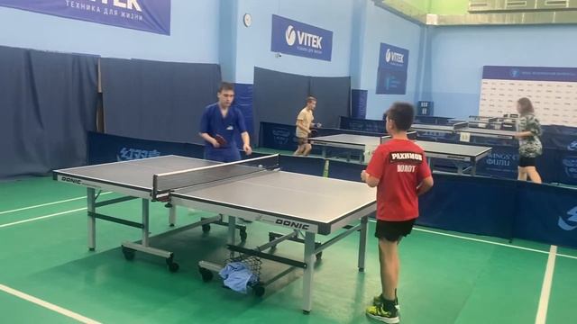 Обыгрываем детишек в Настольный теннис) смотреть онлайн