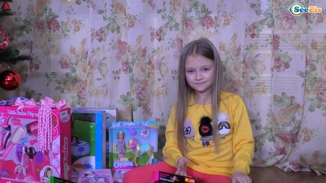 Открываем первые ПОДАРКИ для Ярославы на НОВЫЙ ГОД!