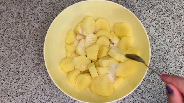 ЗАПЕКАНКА С ФАРШЕМ И КАРТОФЕЛЕМ/CASSEROLE WITH MINCED MEAT AND POTATOES смотреть онлайн