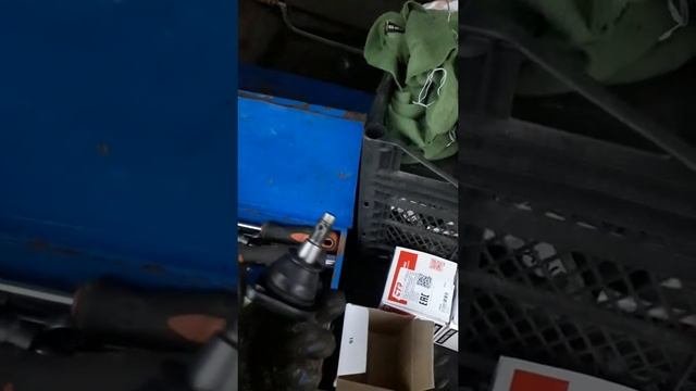 Замена шаровых нижних опор шевроле блейзер 2.2.