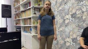 Маша Мирова-" падаем и взлетаем".
Исполняет Дарья Мельникова .
