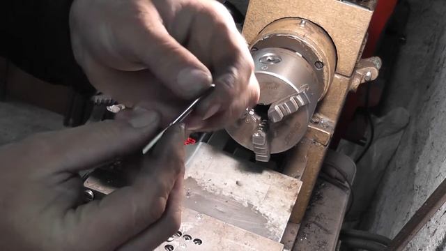 Как на токарном станке, быстро выставить резец по центру, с помощью шурупа. смотреть онлайн